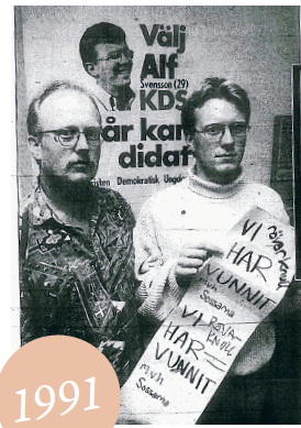 Besvikna kristdemokrater i Jönköping visar upp de okristliga smädeskrifterna SSU skickat dem per fax efter valsegern 1994.