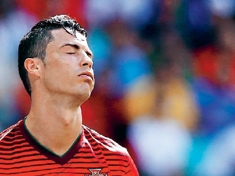 Real Madrids och Portugals Cristiano Ronaldo – en ”cry baby” och ”cheating bastard”? Foto: Marcos Brindicci / TT Nyhetsbyrån
