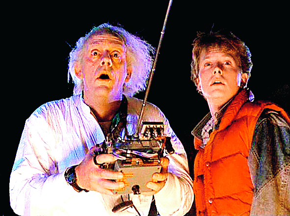 Michael J Fox  och Christopher Lloyd gjorde i klassiska Tillbaka till Framtiden II  från 1989 ett besök i vår tid. I filmens 2015 kunde såväl bilar som skateboardar flyga. 
