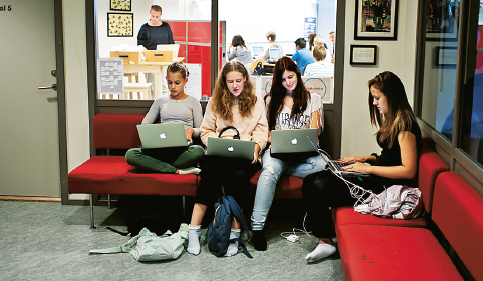 Alla elever på Östra skolan har fått en egen dator. Foto: Anders Hansson