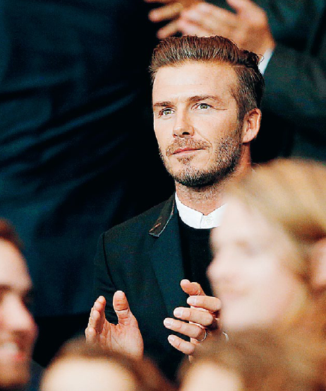 David Beckham bröt mot fotbollens manliga tabun när det gäller utseende och klädsel. Foto: Christophe Ena / TT Nyhetsbyrån