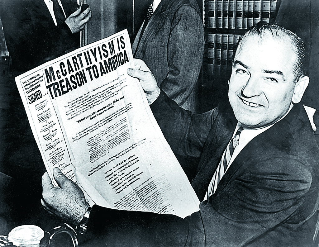 Senator Joe McCarthy under en paus i de förhör med misstänkta kommunister som skulle ge upphov till termen McCarthyism. 24 februari 1954. Foto: Topham Picturepoint / TT